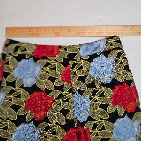 Alice + Olivia Amaris Embroidered Floral High Waist  Shorts Size 4 - Picture 5 of 6